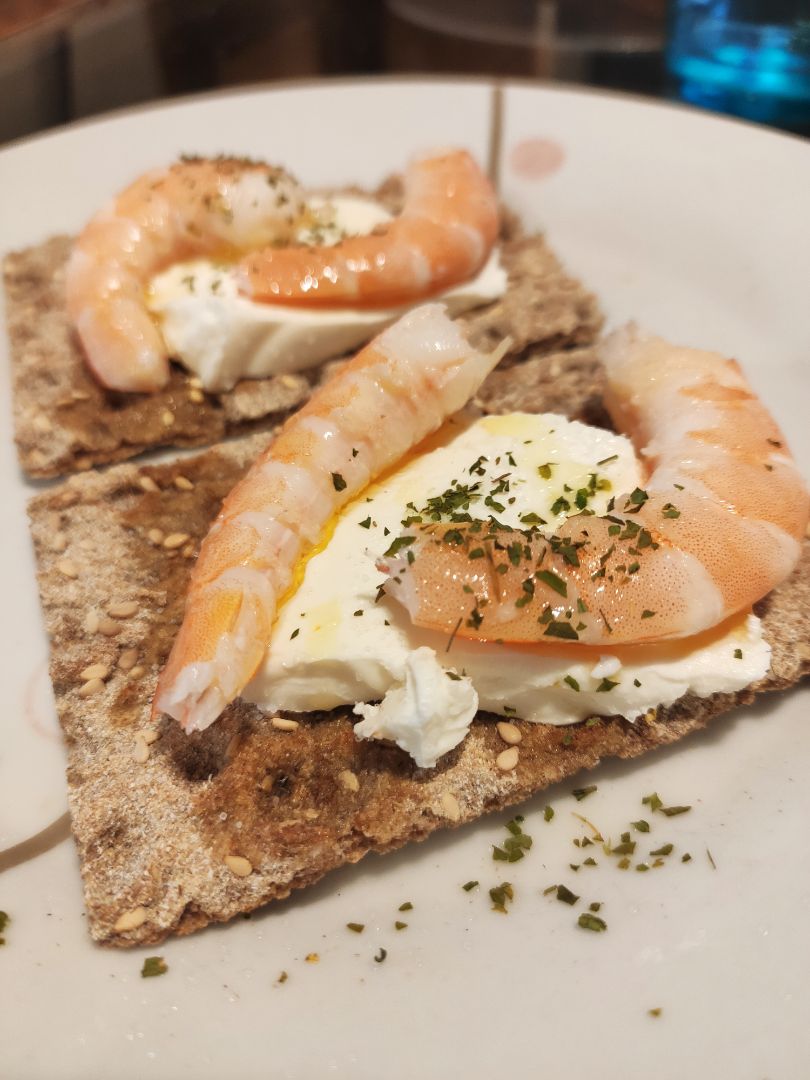 Tostadas de langostinos y philadenphia Tostadas de langostinos y philadenphia
