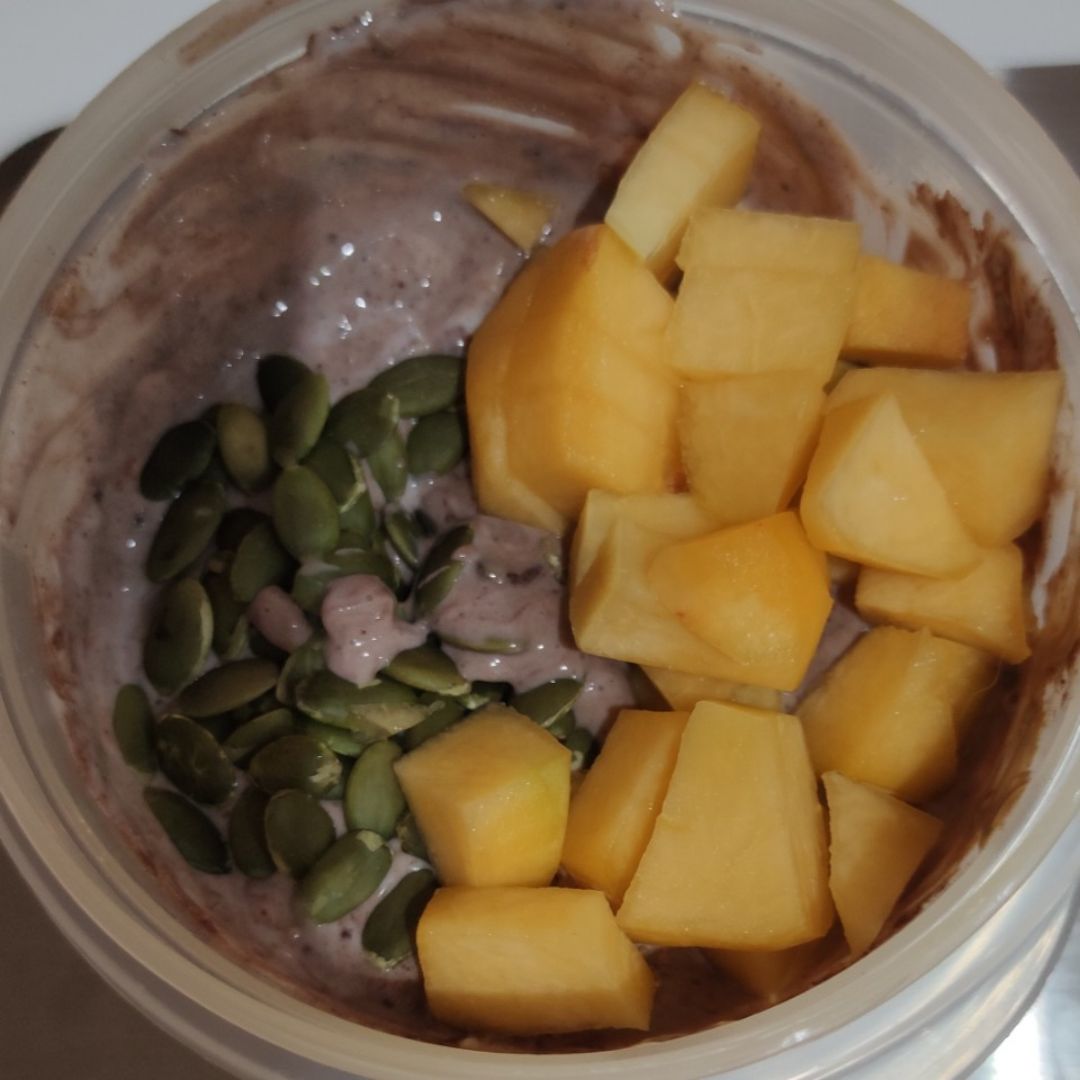 Bowl de yogur, melocotón y muesli