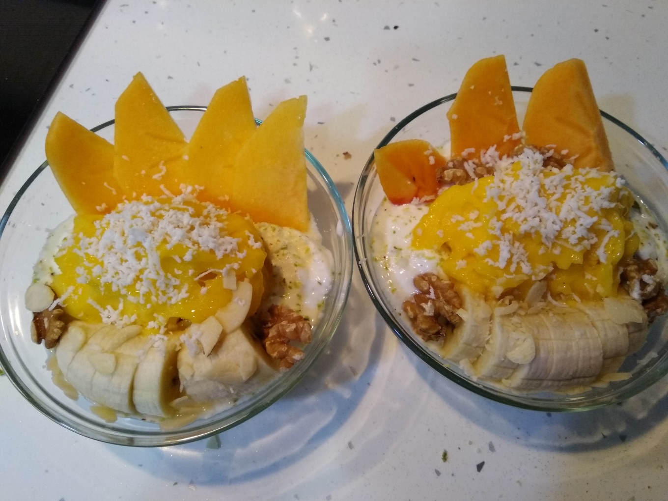Bowl de yogur y helado de mango