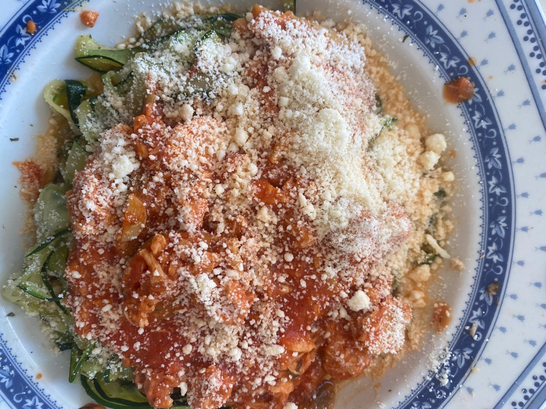 Espaguetis de calabacín con tomate atún y champiñones Step 0