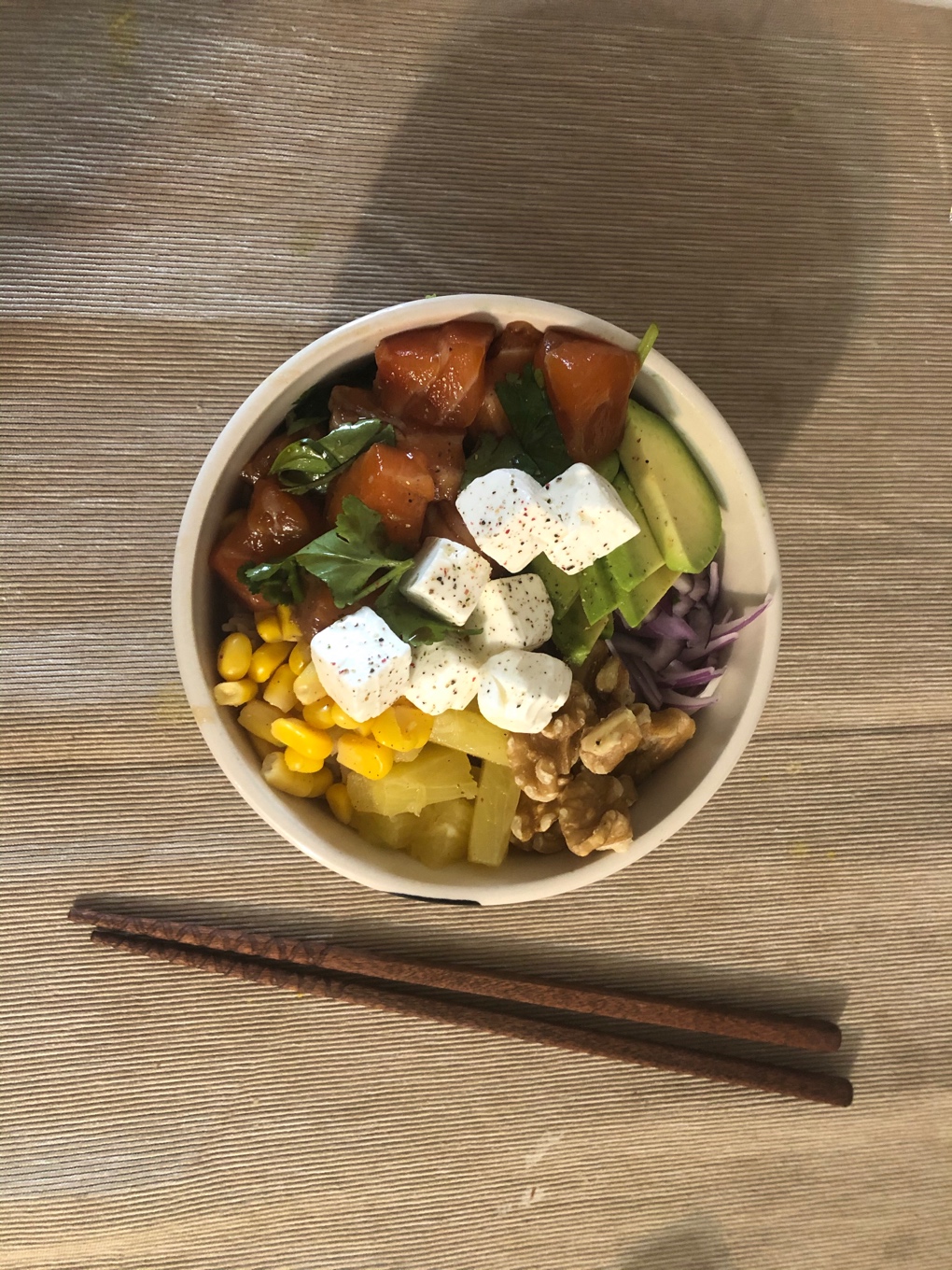 Poké bowl de salmón 