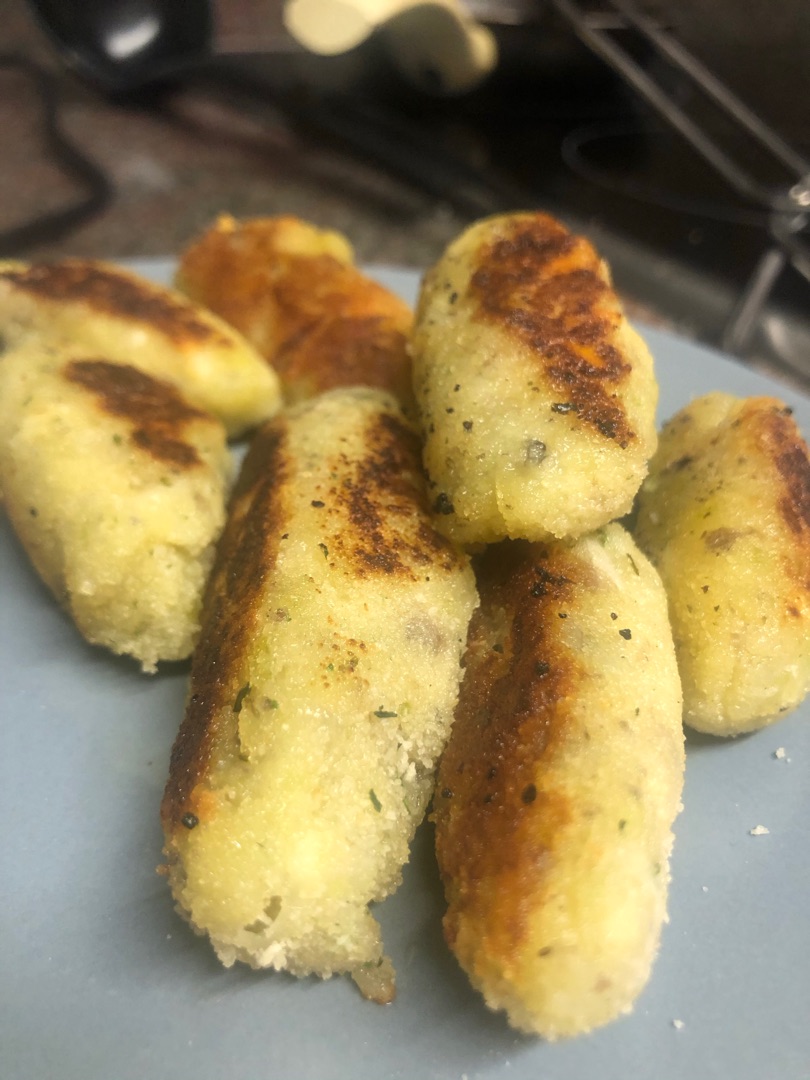 Croquetas de patata,  champiñones y cebolla