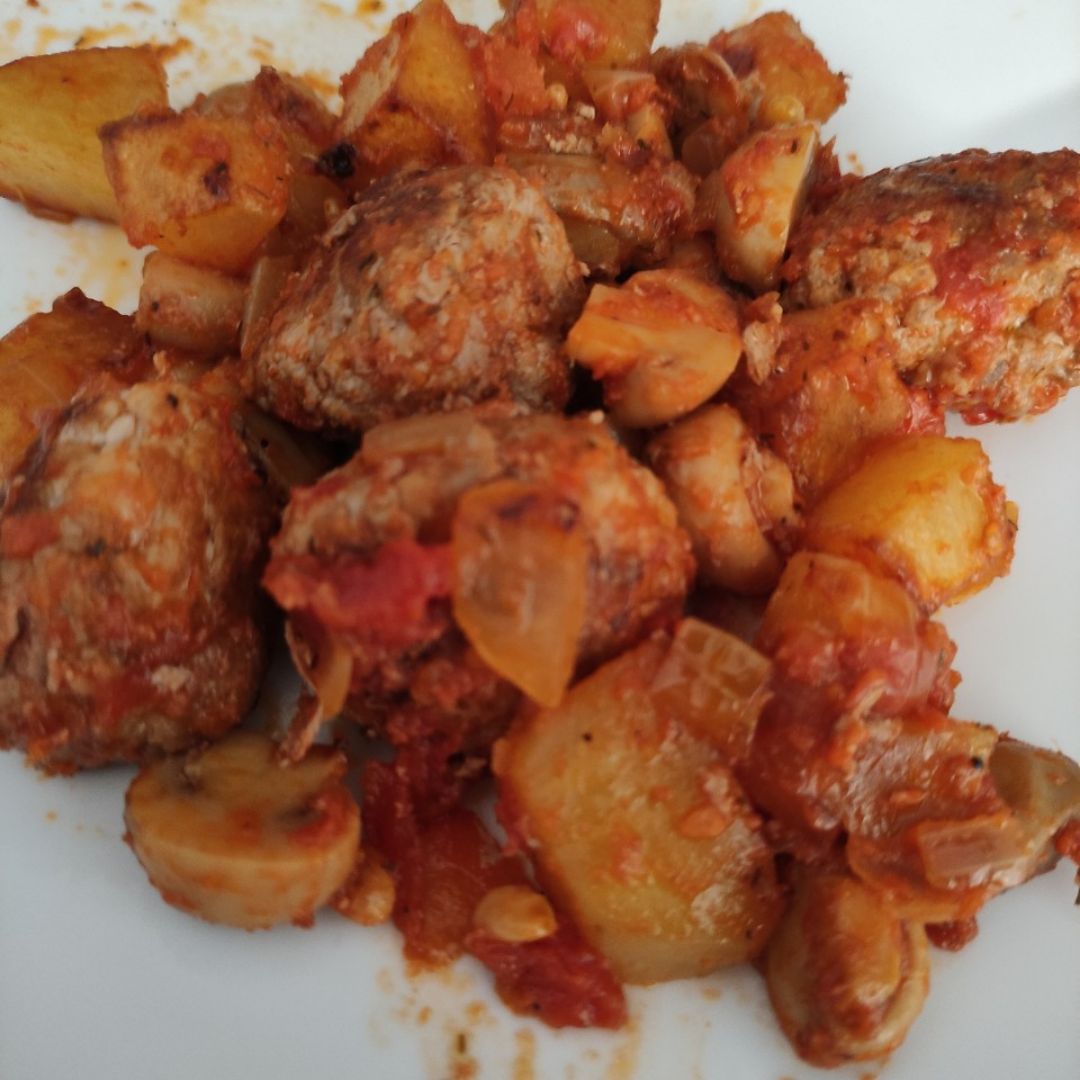 Albóndigas con salsa de tomate. Albóndigas con salsa de tomate.