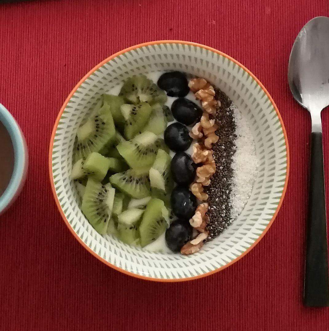 Bol de fruta y nueces