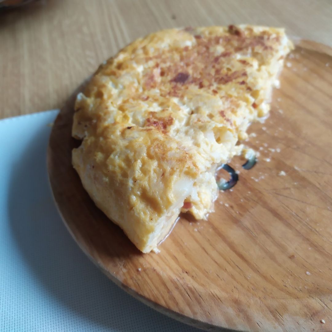 Tortilla de coliflor con queso y jamón