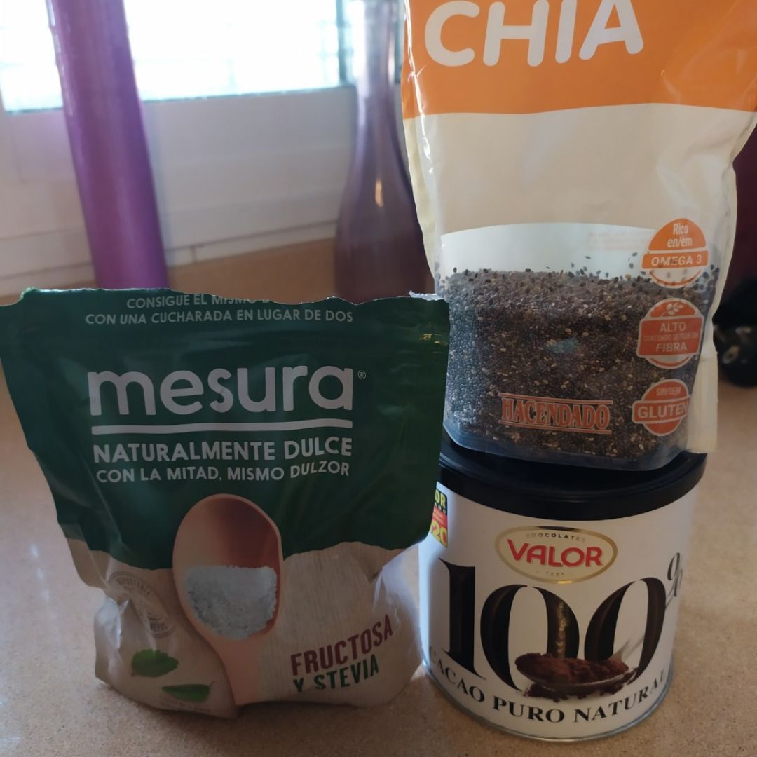 Pudin de chocolate con chía, plátanos,frutos rojos y pistacho Paso 0