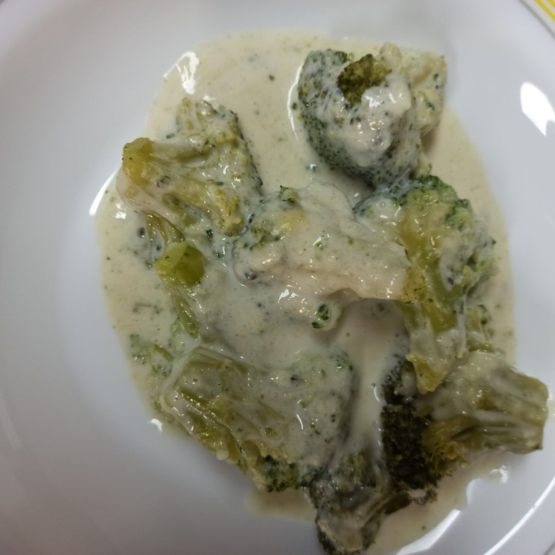 Brócoli con bechamel de quinoa y gorgonzola Brócoli con bechamel de quinoa y gorgonzola