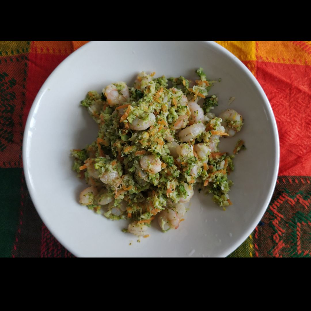 Falso arroz de brócoli con gambas Falso arroz de brócoli con gambas