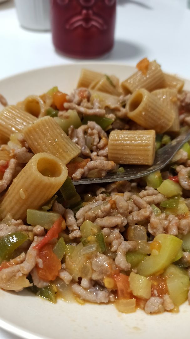 Pasta integral con verduras y carne picada Pasta integral con verduras y carne picada
