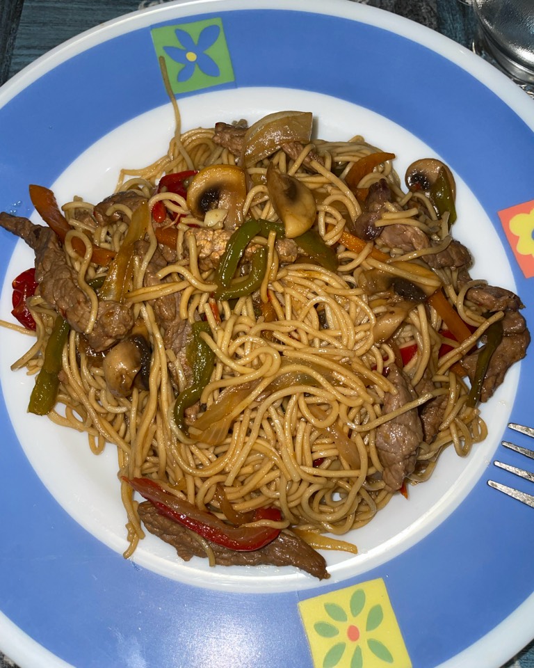 Yakisoba de ternera y verduras Yakisoba de ternera y verduras