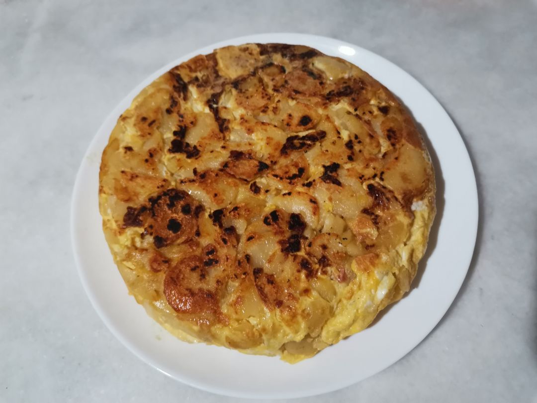 Tortilla de patata con cebolla y lacón Tortilla de patata con cebolla y lacón