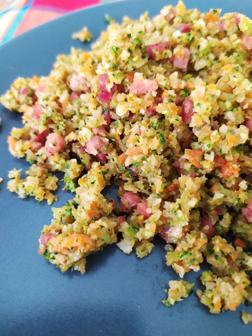 Cuscús de verduras con jamón y salsa de soja Cuscús de verduras con jamón y salsa de soja