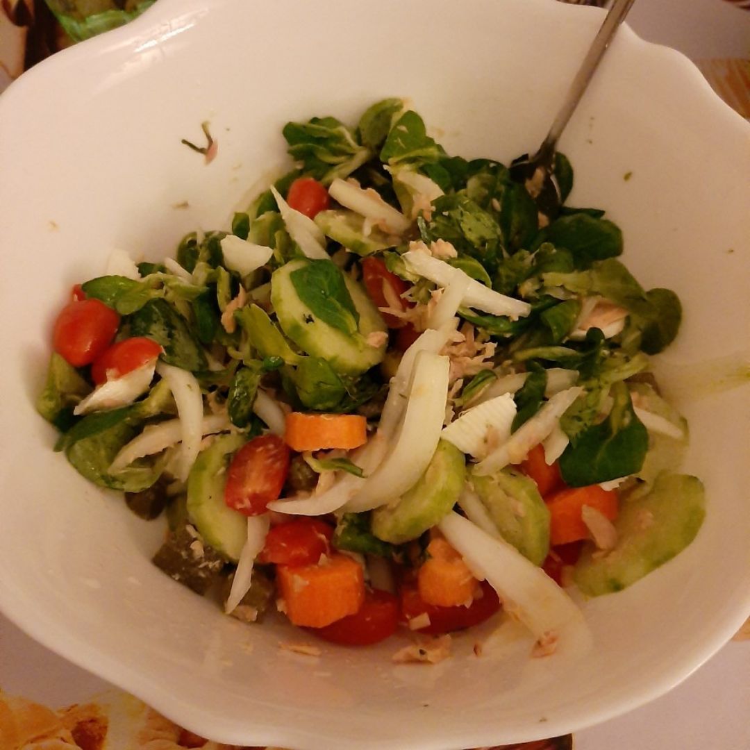 Ensalada variada con atún Ensalada variada con atún