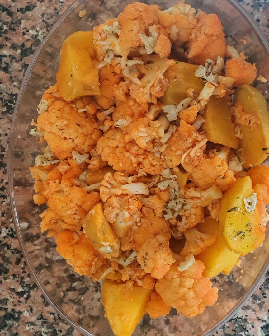 Coliflor con patatas al pimentón. 🥦🥔🧄 Coliflor con patatas al pimentón. 🥦🥔🧄