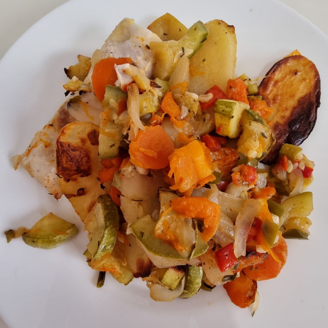 Verduras, papa y merluza al horno 👩🍳 Verduras, papa y merluza al horno 👩🍳