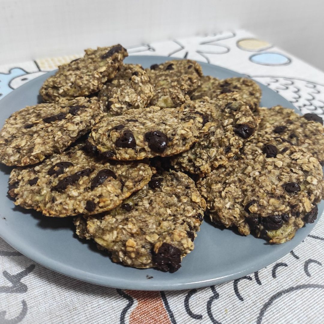 Galletas de avena, plátano y chocolate. Galletas de avena, plátano y chocolate.