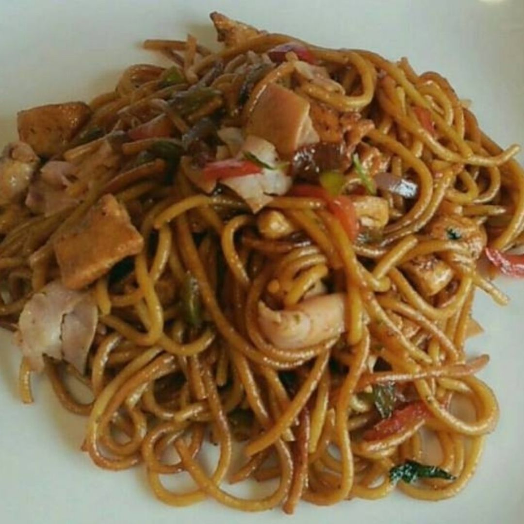 Espaguetis integrales al wok Espaguetis integrales al wok