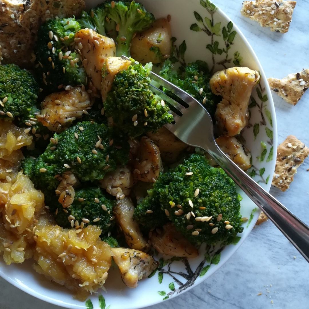Brócoli con pollo y manzana 🍎 Brócoli con pollo y manzana 🍎