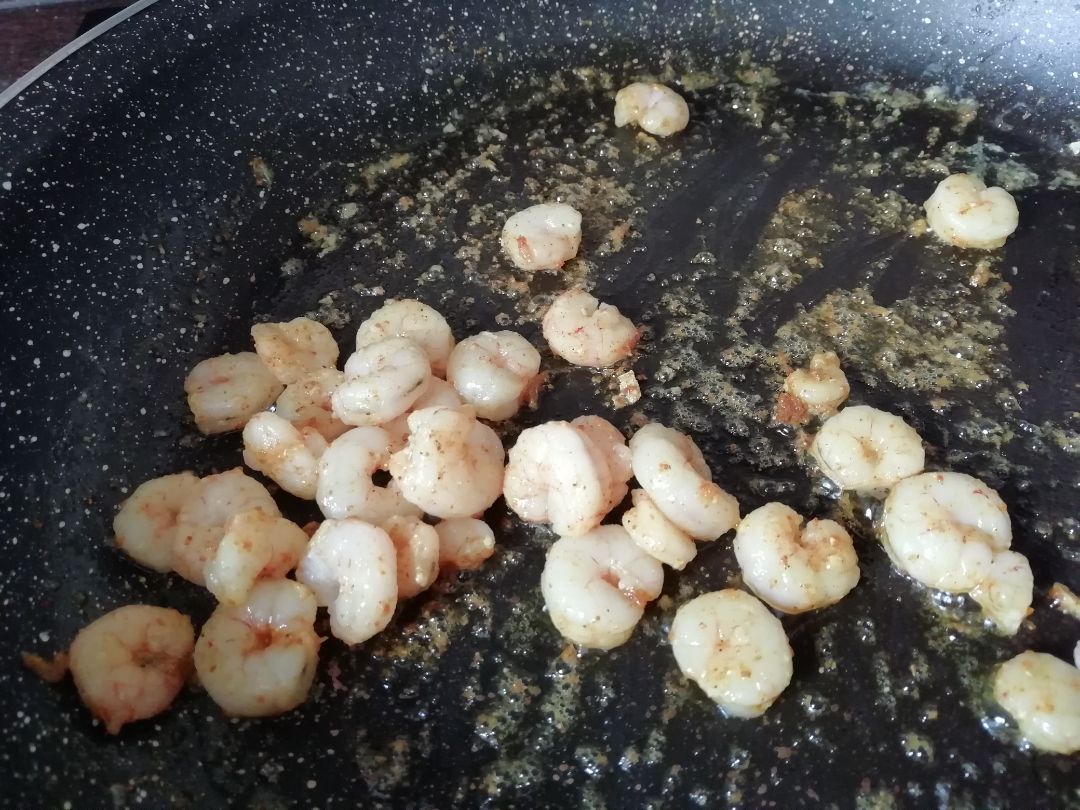 Nidos de espinacas con salsa de calabacin, parmesano y gambas curry Paso 2 Nidos de espinacas con salsa de calabacin, parmesano y gambas curry Paso 2