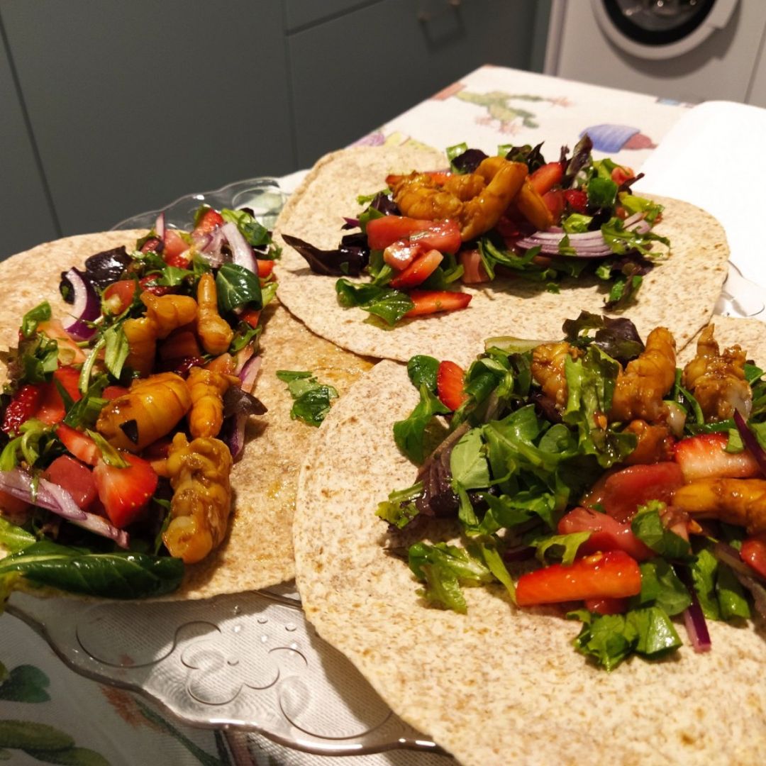 Wrap de fresas y langostinos