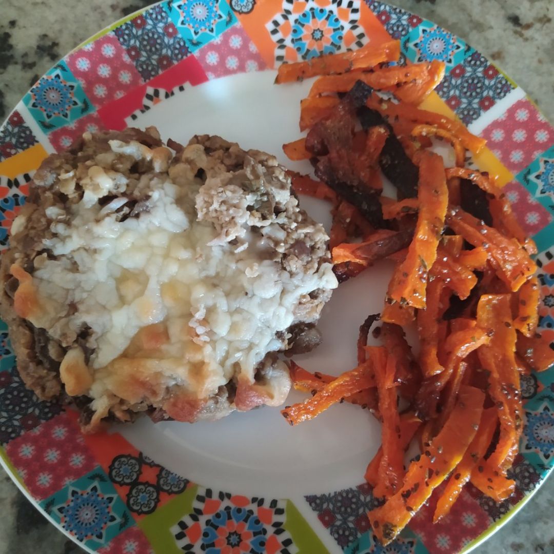 Hamburguesa de avena con falsas patatas de calabaza Hamburguesa de avena con falsas patatas de calabaza
