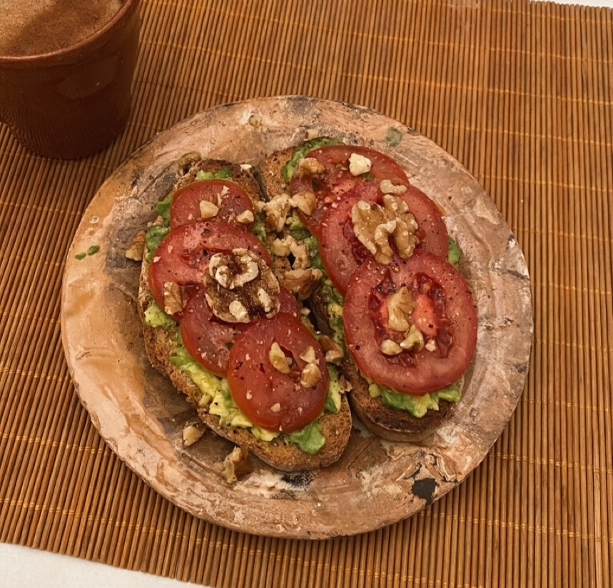 Tostadas con aguacate y tomate