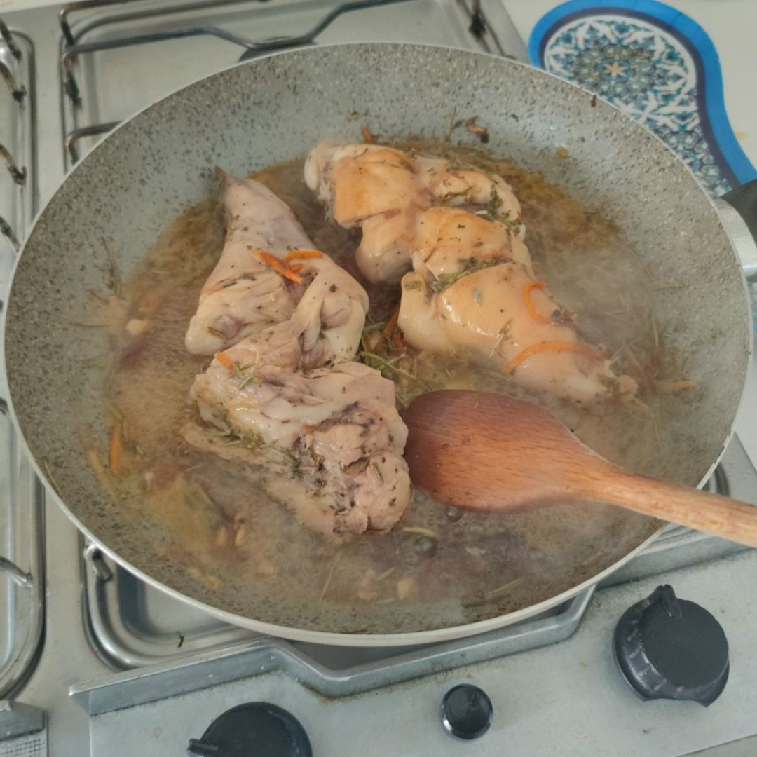 Conejo al ajillo, con tomate seco y zanahoria Paso 2 Conejo al ajillo, con tomate seco y zanahoria Paso 2