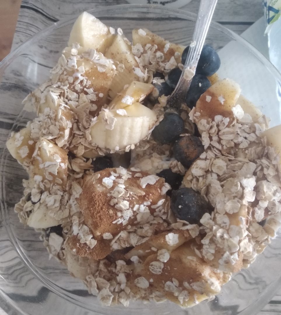 Yogur con arándanos y plátano Yogur con arándanos y plátano