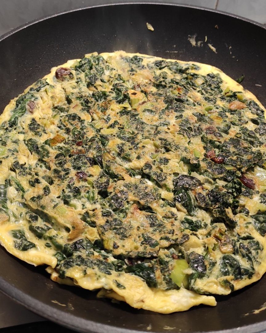 Tortilla de espinacas y puerro con un toque dulce 🙊 Tortilla de espinacas y puerro con un toque dulce 🙊