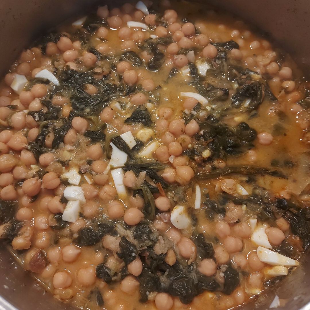 Garbanzos con espinacas, bacalao y huevo duro Paso 6 Garbanzos con espinacas, bacalao y huevo duro Paso 6