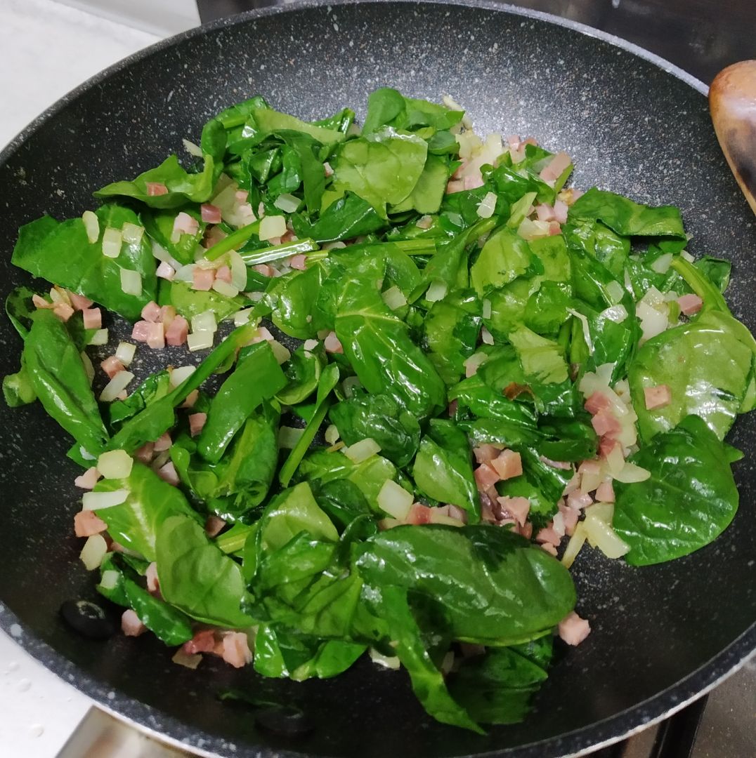 Quiche de espinacas y queso de cabra 🍽️ Paso 2 Quiche de espinacas y queso de cabra 🍽️ Paso 2