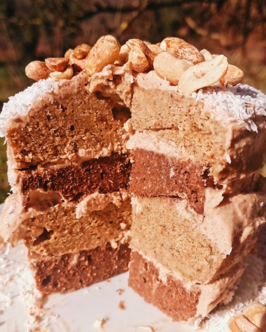 Mini tarta 🎂 de cacahuete 🥜 y cacao 🍫 con cobertura de cacahuete en polvo y canela 🥜🍯🤎. Mini tarta 🎂 de cacahuete 🥜 y cacao 🍫 con cobertura de cacahuete en polvo y canela 🥜🍯🤎.