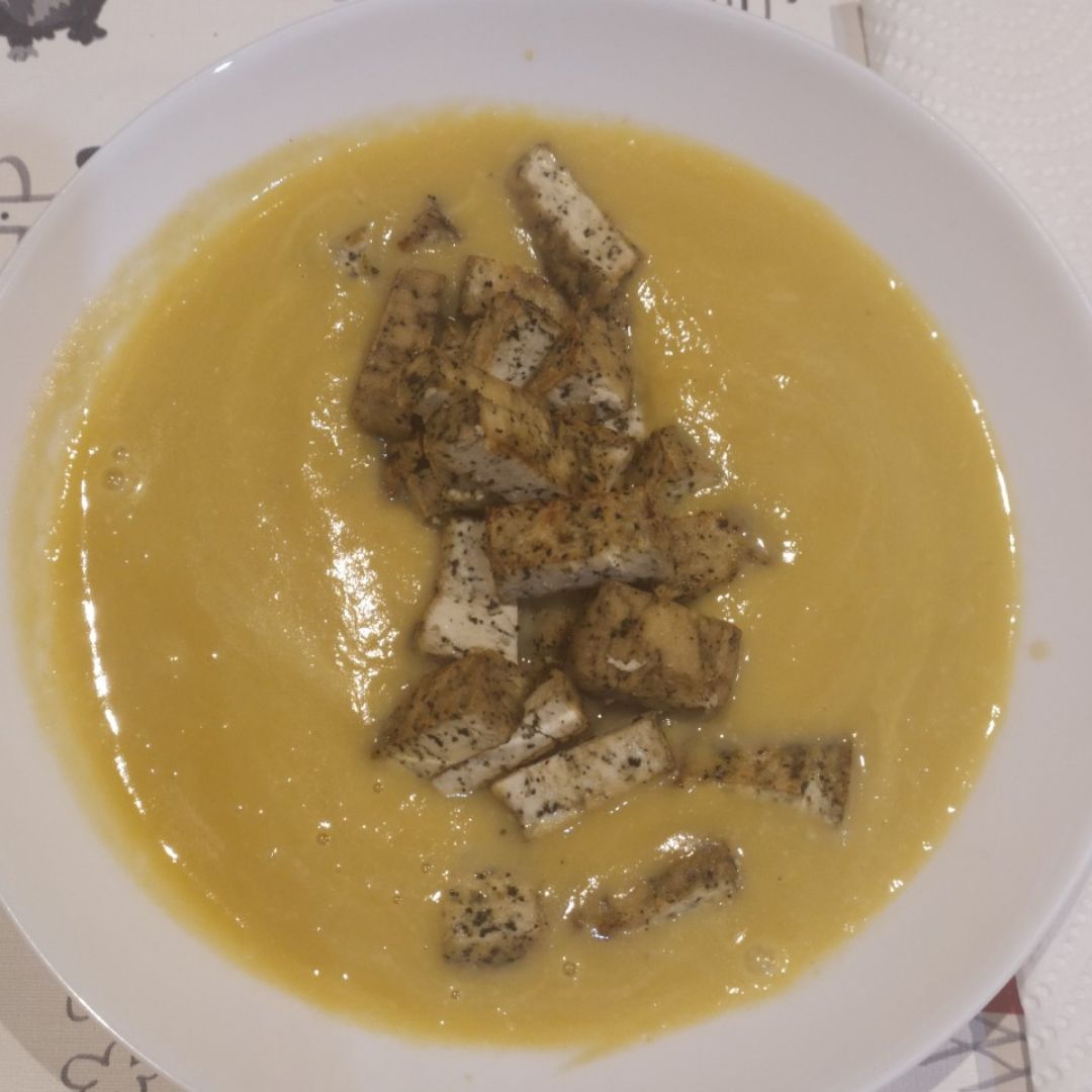 Crema de verduras con tofu de albahaca Crema de verduras con tofu de albahaca