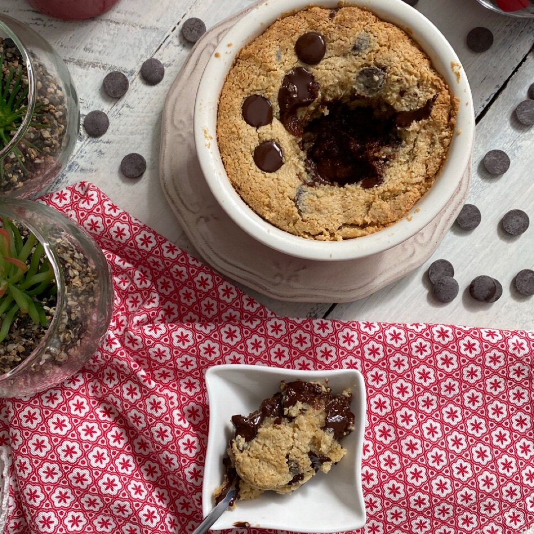 Cookie rellena en un bowl