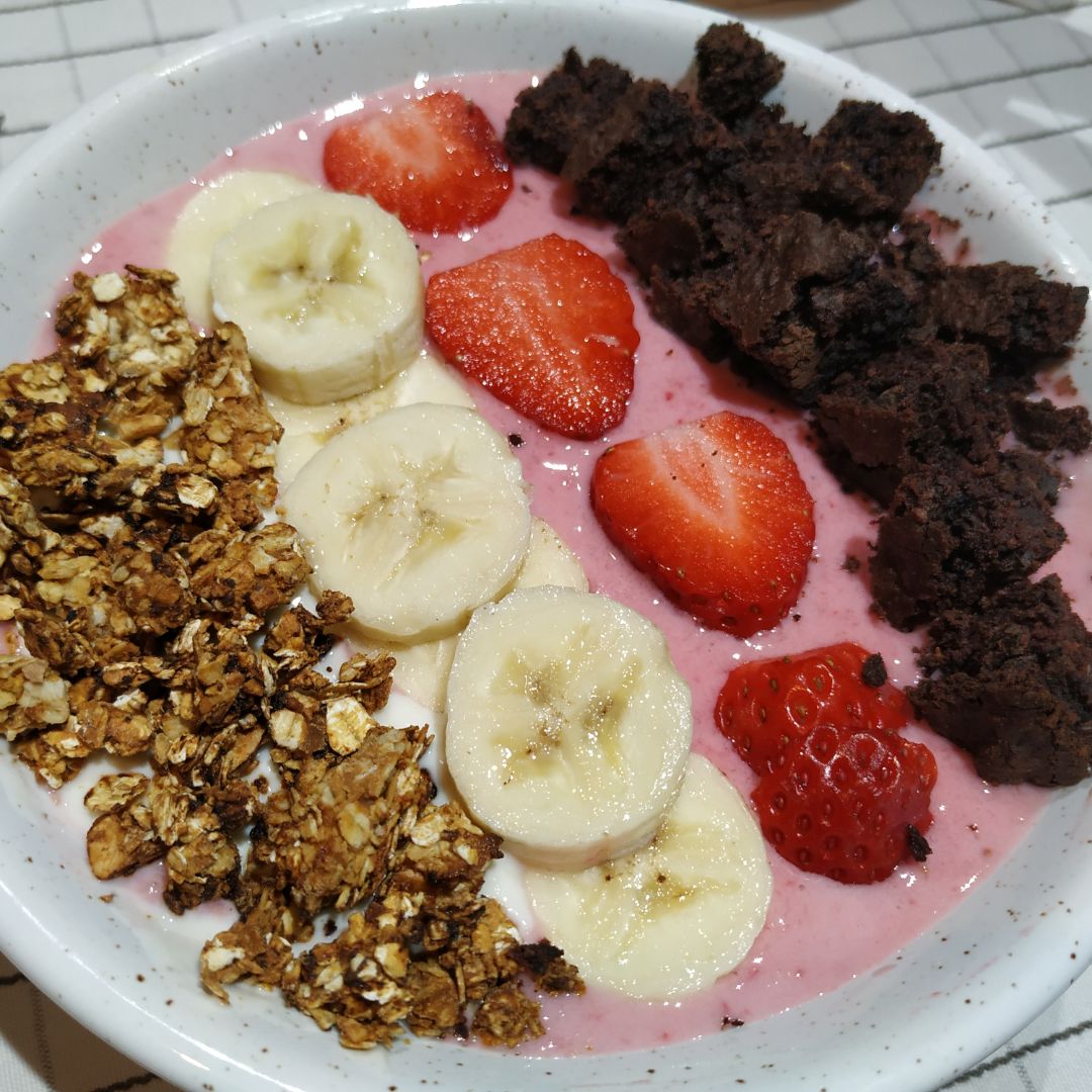 Smoothie bowl de fresa y banana 🍌 🍓✨ Smoothie bowl de fresa y banana 🍌 🍓✨