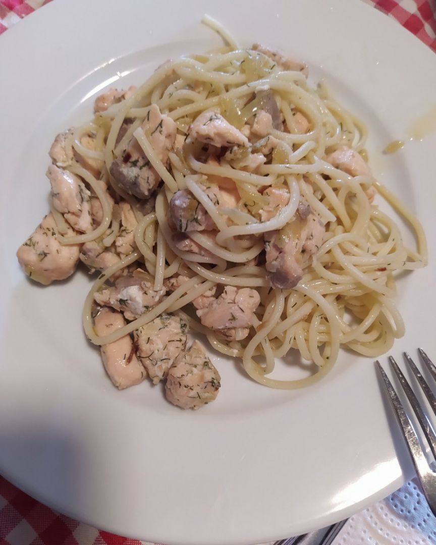 Espaguetis con salmón. Paso 4 Espaguetis con salmón. Paso 4