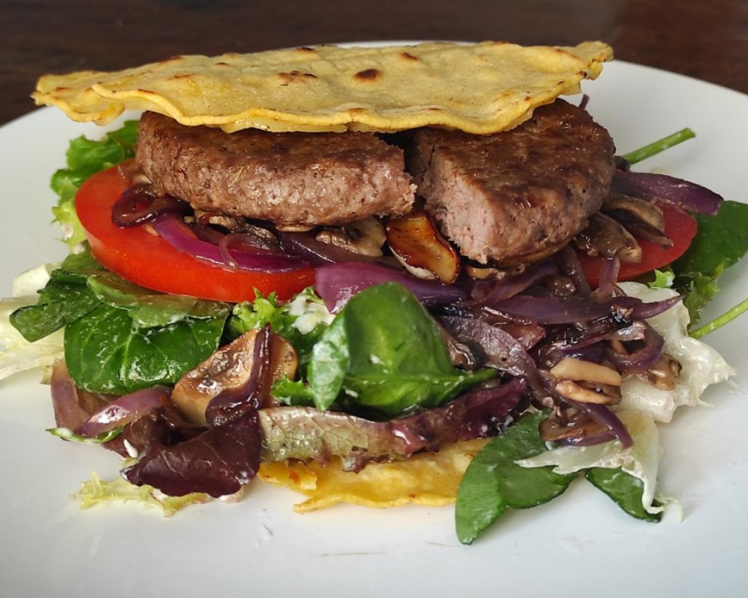 HAMBURGUESA DE TERNERA CON TORTITA DE MAIZ HAMBURGUESA DE TERNERA CON TORTITA DE MAIZ