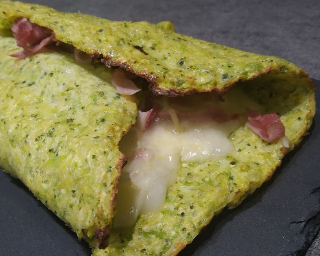 Crep de calabac铆n blanco y br贸coli relleno de jam贸n York+ queso+馃崊 Crep de calabac铆n blanco y br贸coli relleno de jam贸n York+ queso+馃崊