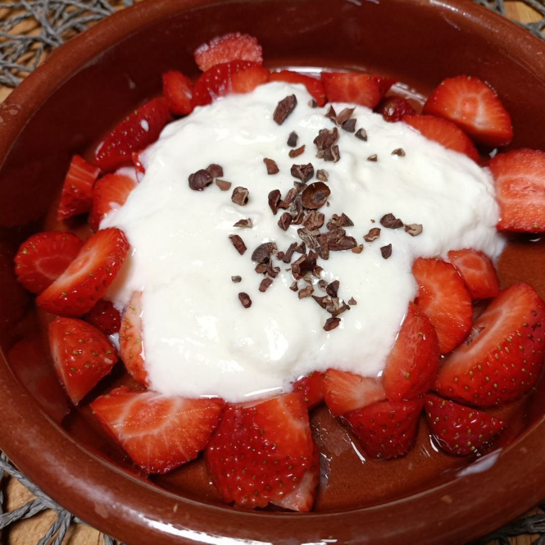 YOGURT CON FRESAS YOGURT CON FRESAS