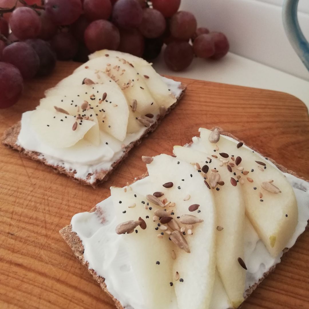 Tostadas de queso y pera