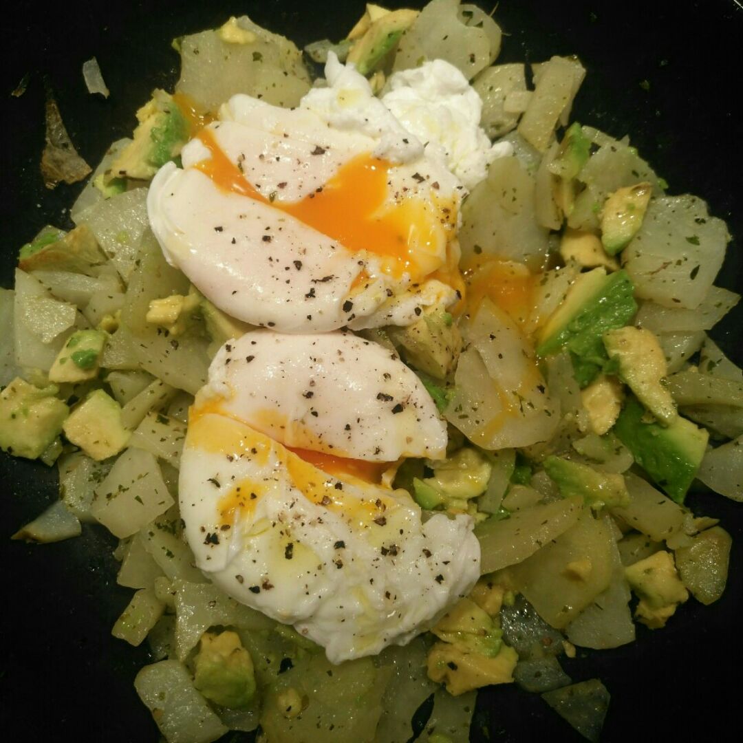 Huevos revueltos con aguacate Huevos revueltos con aguacate