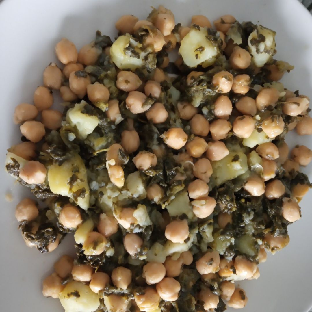 Garbanzos, espinaca y patata Garbanzos, espinaca y patata