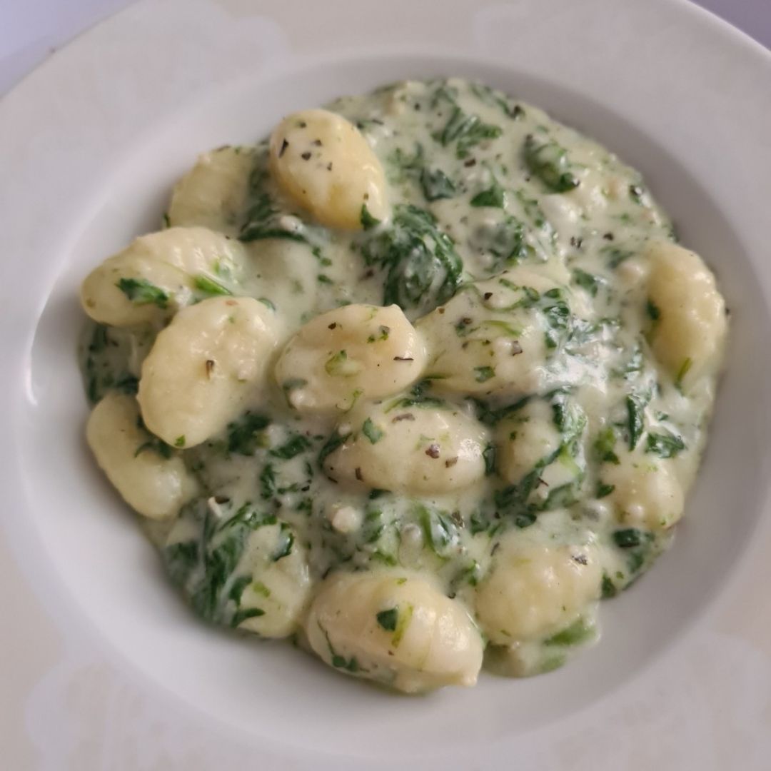 Gnocchi con espinacas y queso grana padano Gnocchi con espinacas y queso grana padano