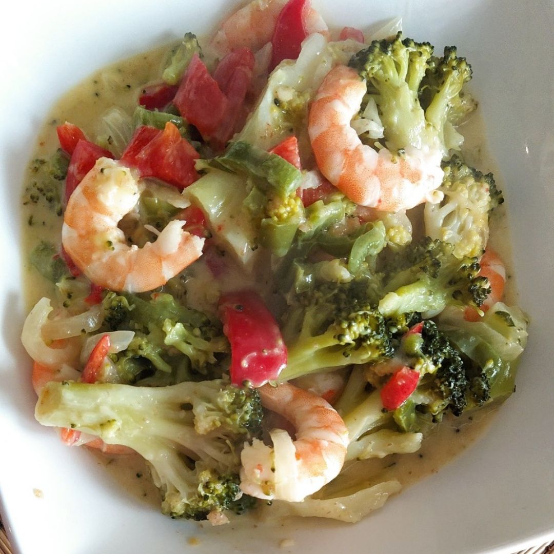 Brócoli y langostinos al curry Brócoli y langostinos al curry