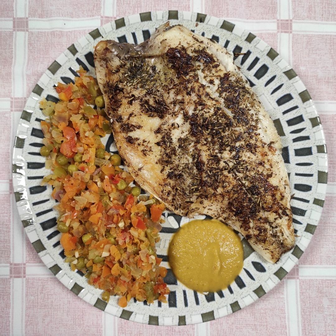 Lubina a la jardinera en su salsa 🐟🍃