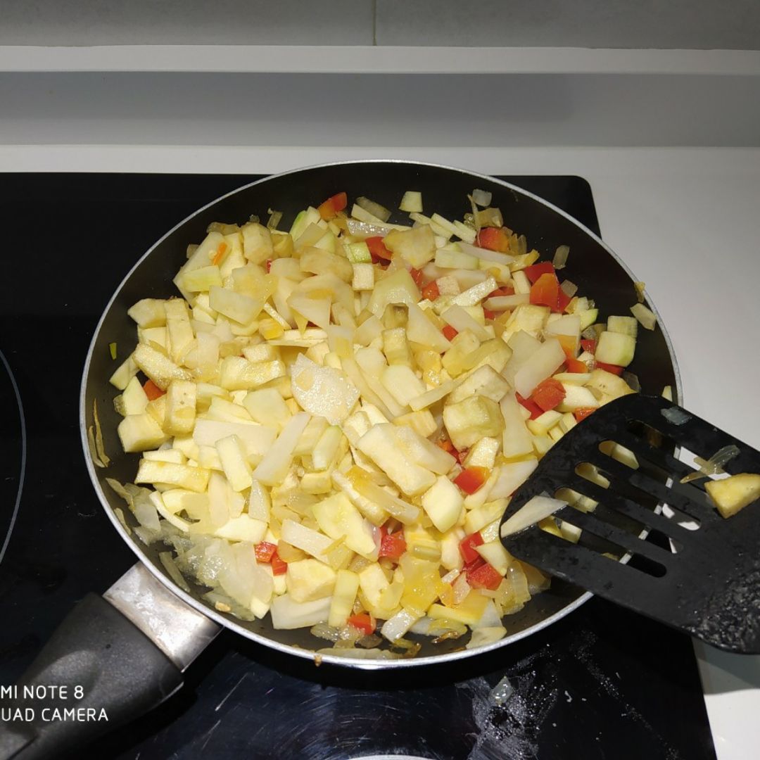 Tortilla shitake manzana patata y popurrí de verdura Paso 1 Tortilla shitake manzana patata y popurrí de verdura Paso 1