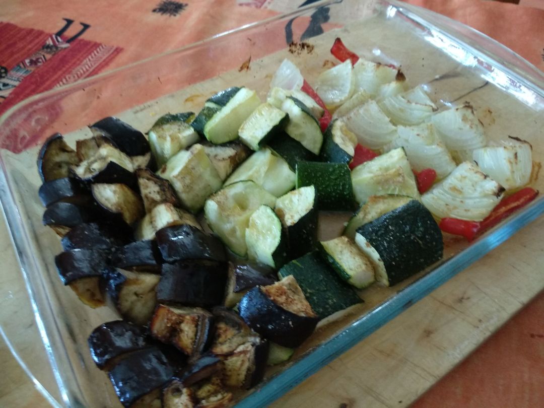 Verduras al horno con especias. Verduras al horno con especias.