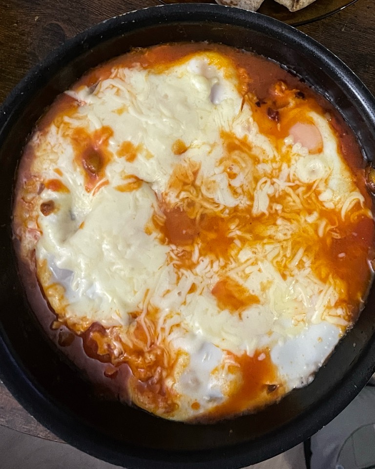 Huevos enchilados 