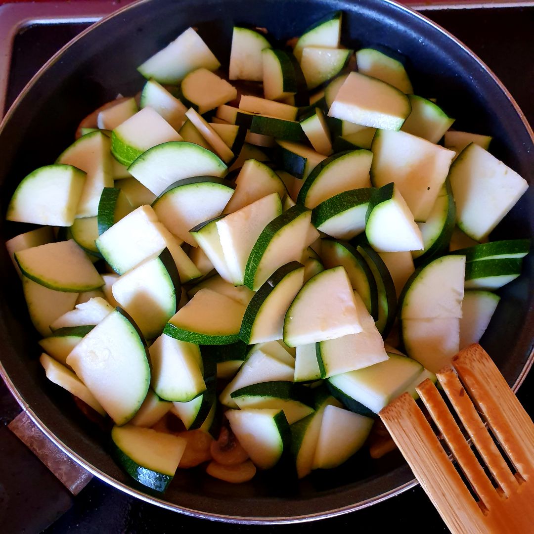 Salteado de calabacín y champiñones con langostinosStep 0