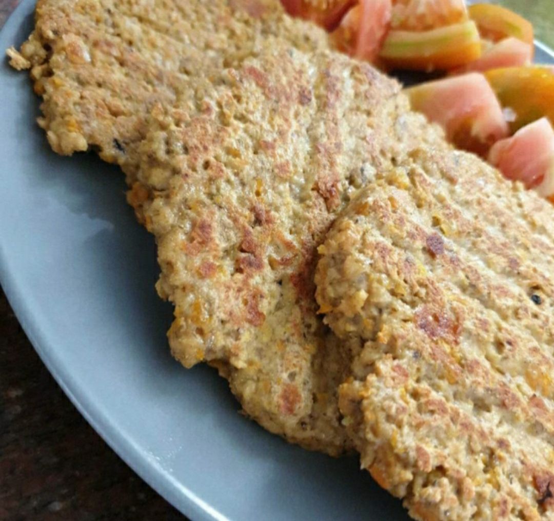 Hamburguesa de soja texturizada con champiñon, zanahoria y mozzarella Hamburguesa de soja texturizada con champiñon, zanahoria y mozzarella